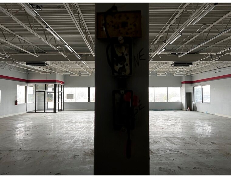 More Photos Of 319-325 S Waverly Rd, Lansing Unknown For Lease