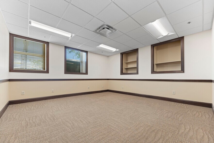 More Photos Of 526 2nd Ave SE, Cedar Rapids Office For Sale