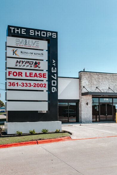 More Photos Of 3706 N Navarro St, Victoria Storefront For Lease