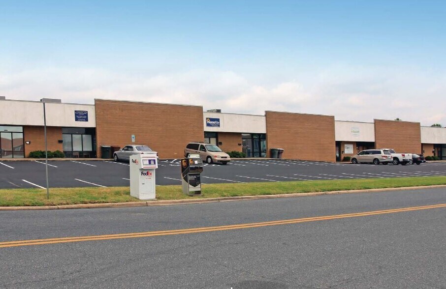 More Photos Of 2906-2924 Baltic Ave, Greensboro Industrial For Lease