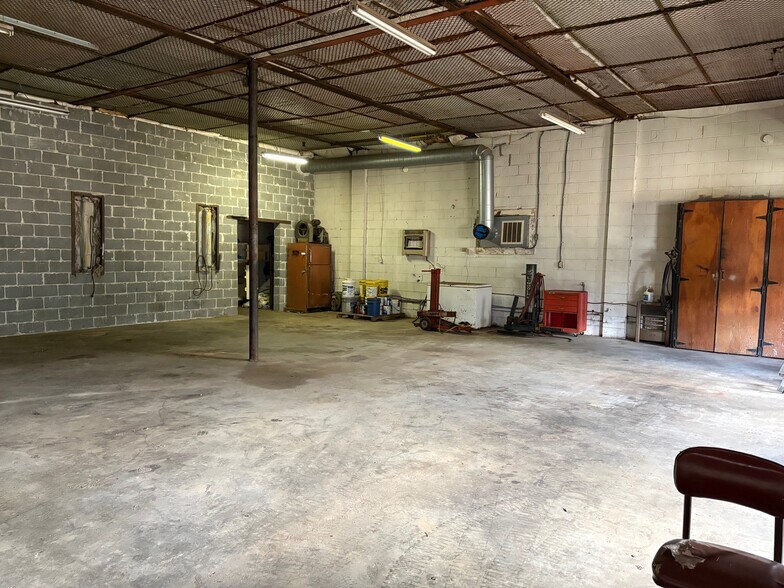 More Photos Of 10 Doyle Rd SE, Lindale Flex For Sale