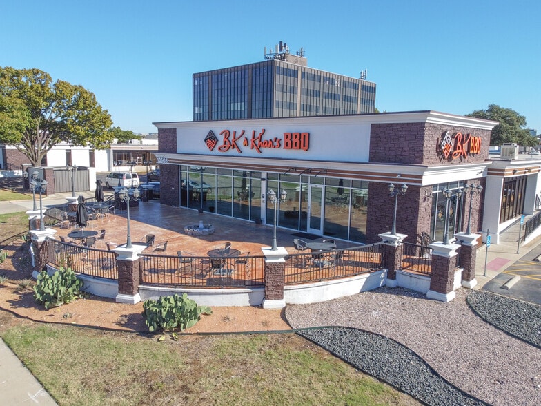 More Photos Of 13604-13608 Midway Road, Dallas General Retail For Lease