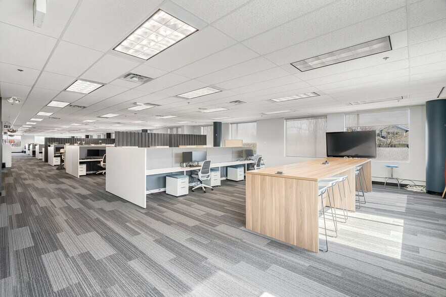 More Photos Of 1 Chrysalis Way, Ottawa Office For Lease