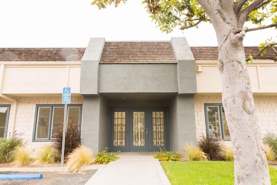 More Photos Of 1231-1241 E Warner Ave, Santa Ana Distribution For Lease