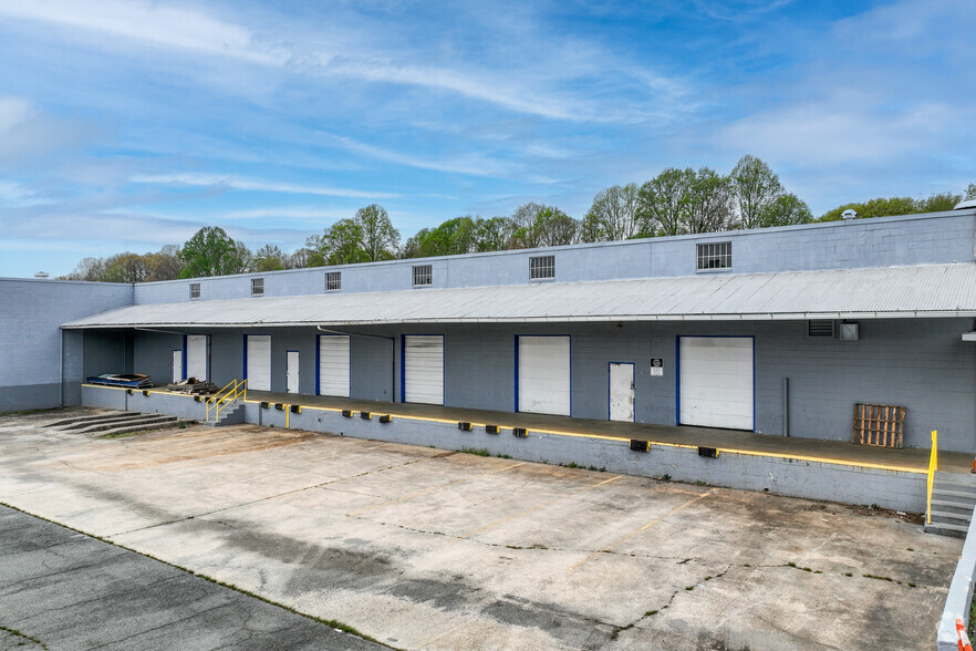 More Photos Of 2995 Starlight Dr, Winston-Salem Warehouse For Lease