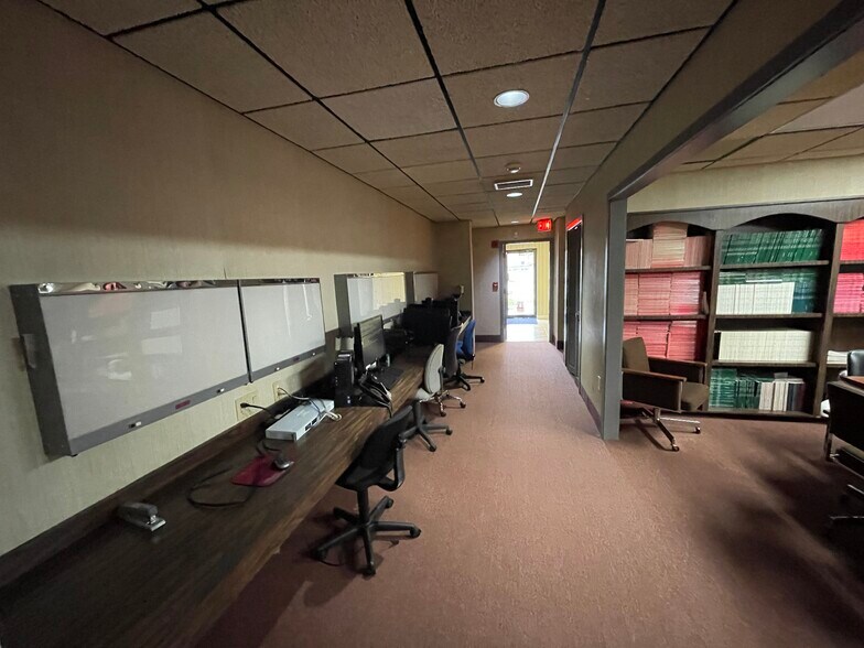 More Photos Of 3663 Bee Ridge Rd, Sarasota Medical For Lease