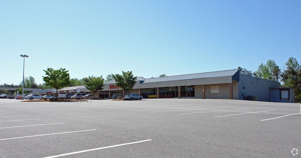 More Photos Of 527-573 US 70 Hwy SW, Hickory Storefront For Lease