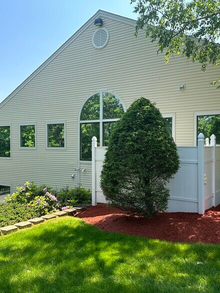 More Photos Of 340 Harvey Rd, Manchester Office For Lease