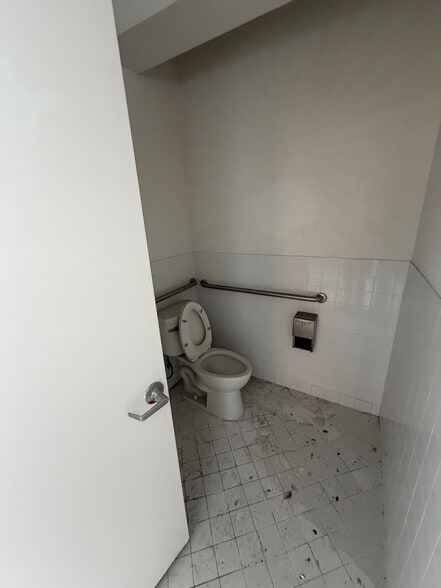 More Photos Of 345 NW 24th St, Miami Storefront Retail Office For Sale