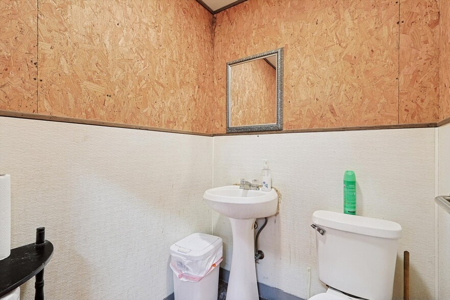 More Photos Of 317 W FM 120, Pottsboro General Retail For Sale