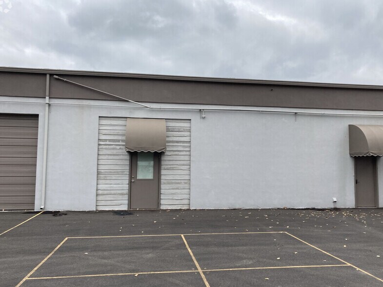 More Photos Of 2940 I-70 Business Loop, Grand Junction Flex For Lease