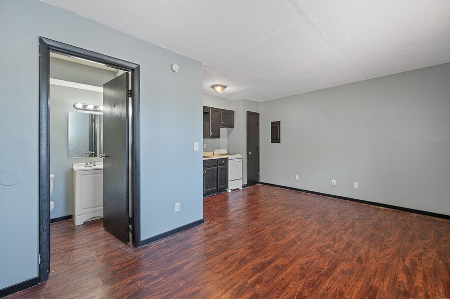 More Photos Of 2975 Wilbraham Rd, Middletown Apartments For Sale