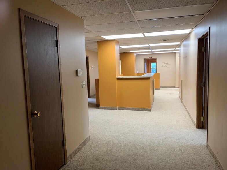 More Photos Of 505-511 5th St, Sioux City Office For Sale