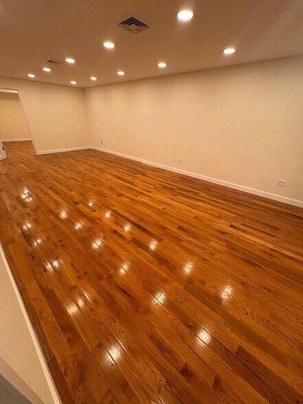 More Photos Of 13332 41st Rd, Flushing Medical For Lease