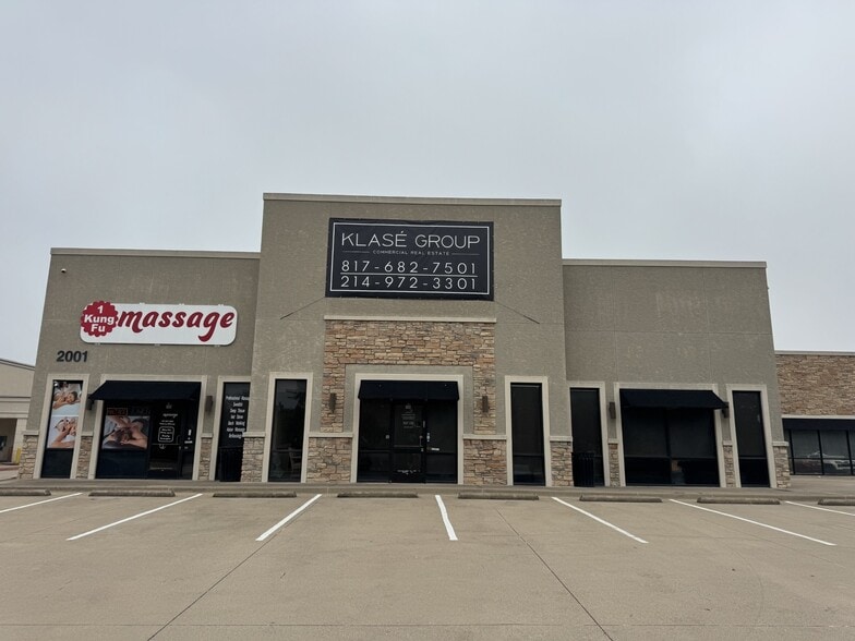 Primary Photo Of 2001 SE Green Oaks Blvd, Arlington Storefront Retail Office For Sale