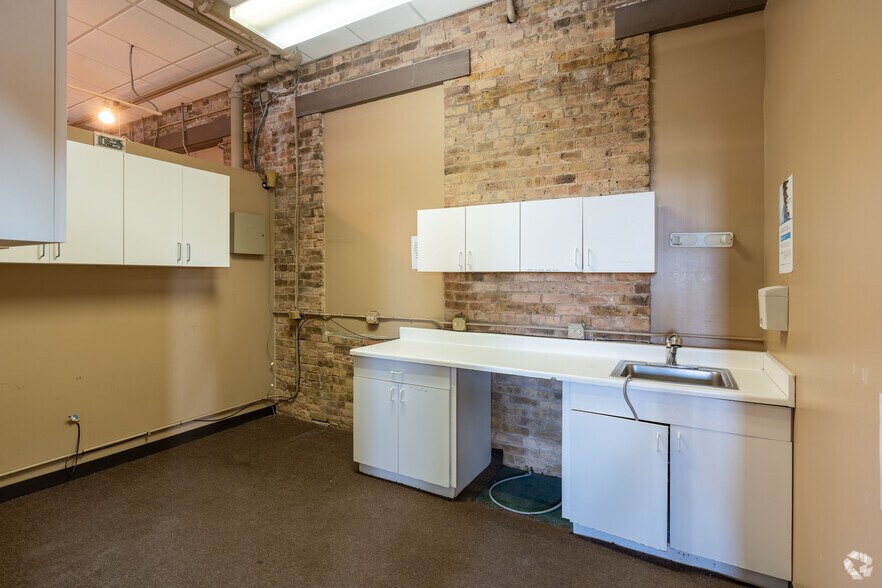 More Photos Of 1925 N Clybourn Ave, Chicago Loft Creative Space For Lease
