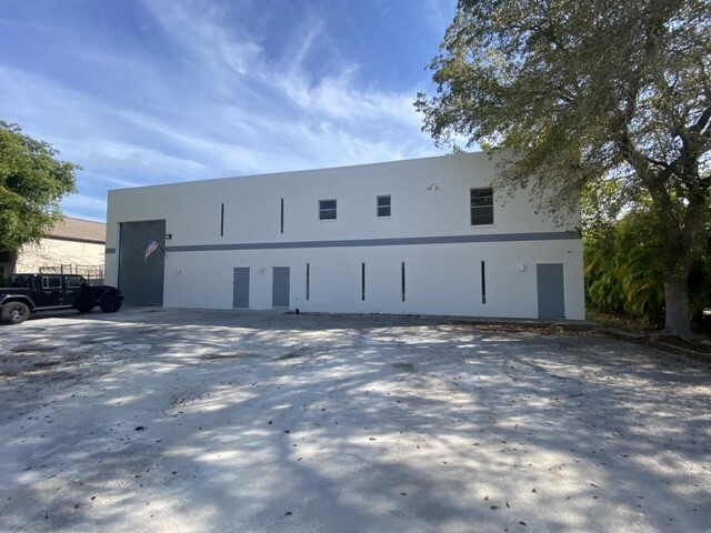 Primary Photo Of 4406 Arnold Ave, Naples Warehouse For Lease