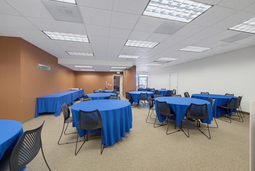 More Photos Of 10495 Santa Monica Blvd, Los Angeles Office For Sale