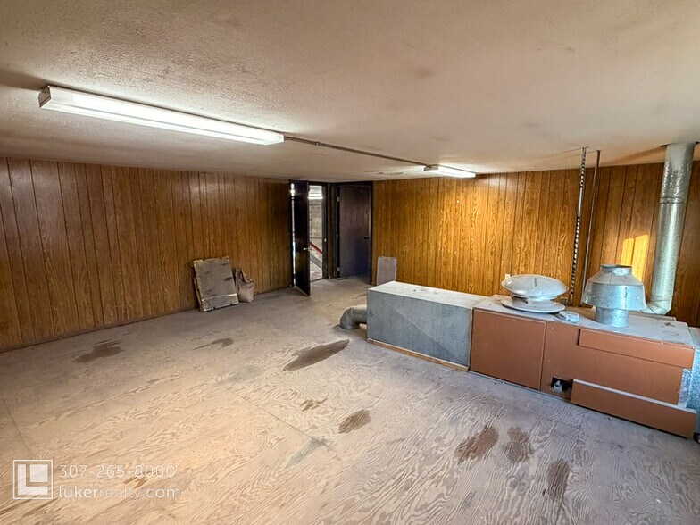 More Photos Of 2279 Six Mile Rd, Casper Distribution For Lease