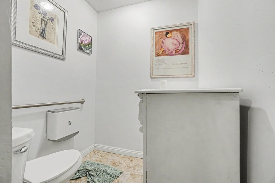 More Photos Of 4431 N 60th Ave, Omaha Office Residential For Sale