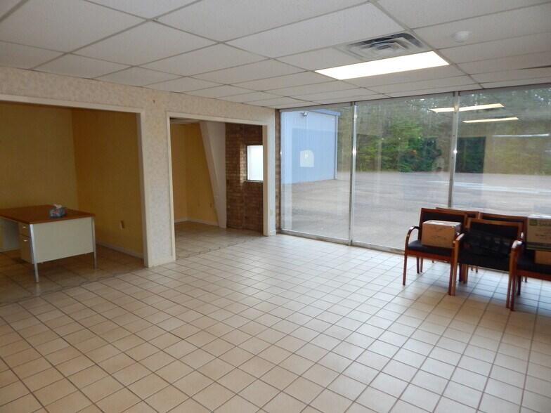 More Photos Of 143 Texas Highway 49, Hughes Springs Auto Repair For Sale
