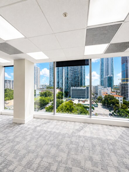 More Photos Of 3050 Biscayne Blvd, Miami Office For Lease