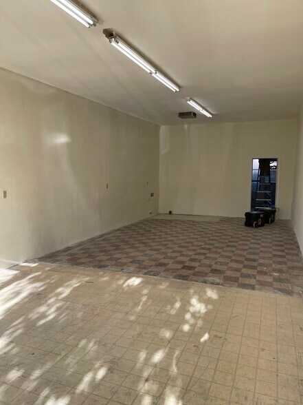 More Photos Of 7639 Foothill Blvd, Tujunga Storefront For Lease