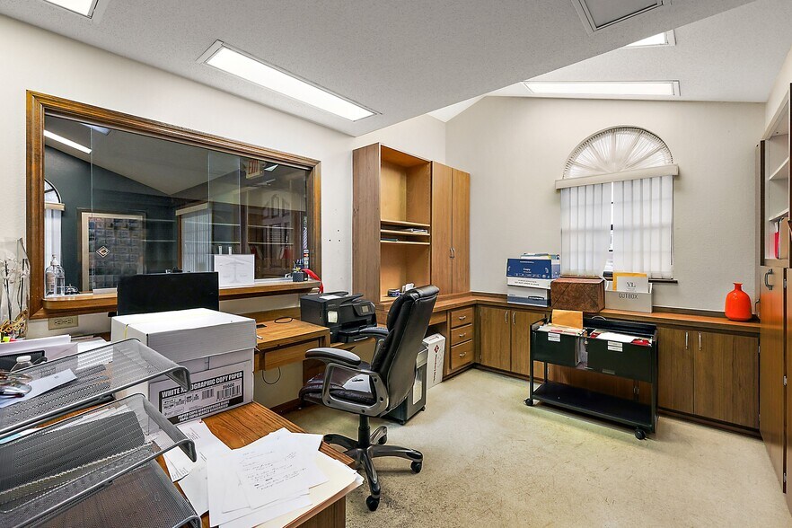 More Photos Of 1020 E North Blvd, Leesburg Medical For Sale