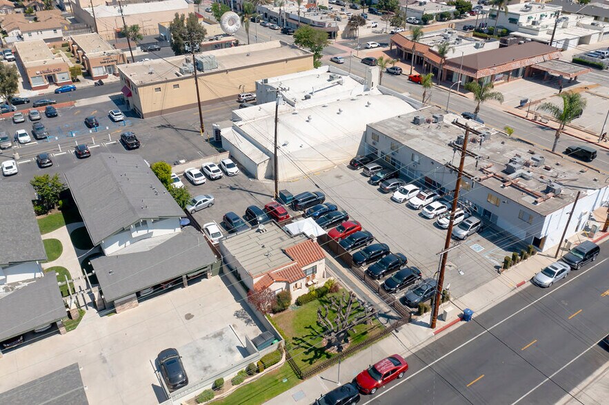 More Photos Of 17041-17047 Bellflower Blvd, Bellflower Storefront Retail Residential For Lease