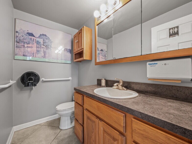 More Photos Of 417 E Eight Mile Rd, Hazel Park Manufacturing For Sale