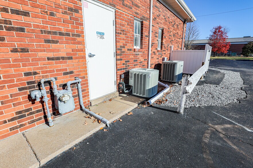 More Photos Of 630 Jefferson St, Paducah Office For Sale