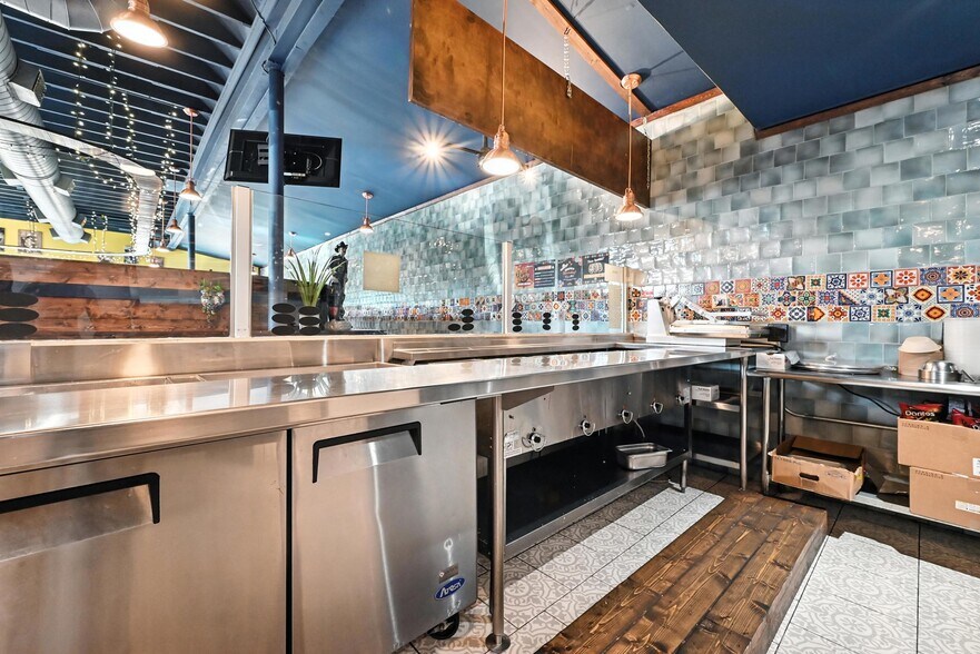 More Photos Of 801 W Washington St, Petersburg Storefront Retail Residential For Sale