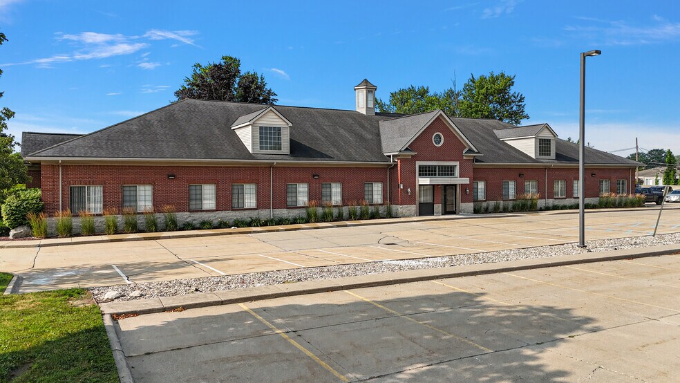 More Photos Of 30117 Schoenherr Rd, Warren Medical For Lease