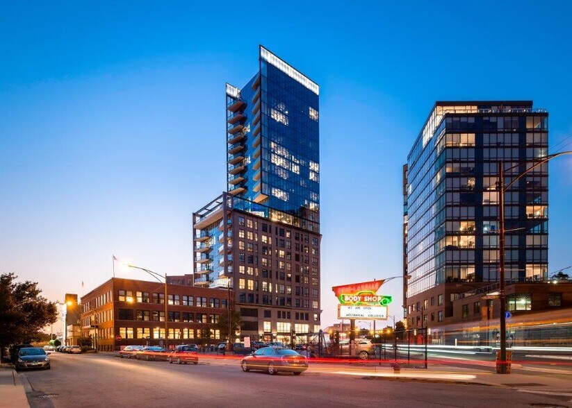 More Photos Of 730 N Milwaukee Ave, Chicago Apartments For Lease