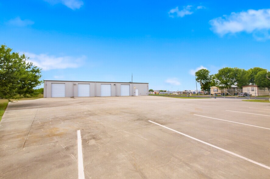 More Photos Of 512 Hartman Rd, Victoria Warehouse For Sale
