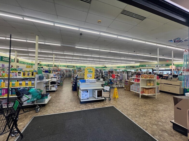 More Photos Of 1815 NE 43rd Ave, Portland Supermarket For Lease