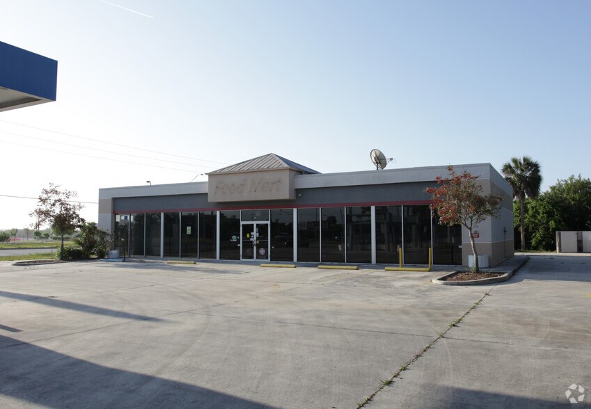 More Photos Of 2605 US Hwy 441 S, Okeechobee Service Station For Lease