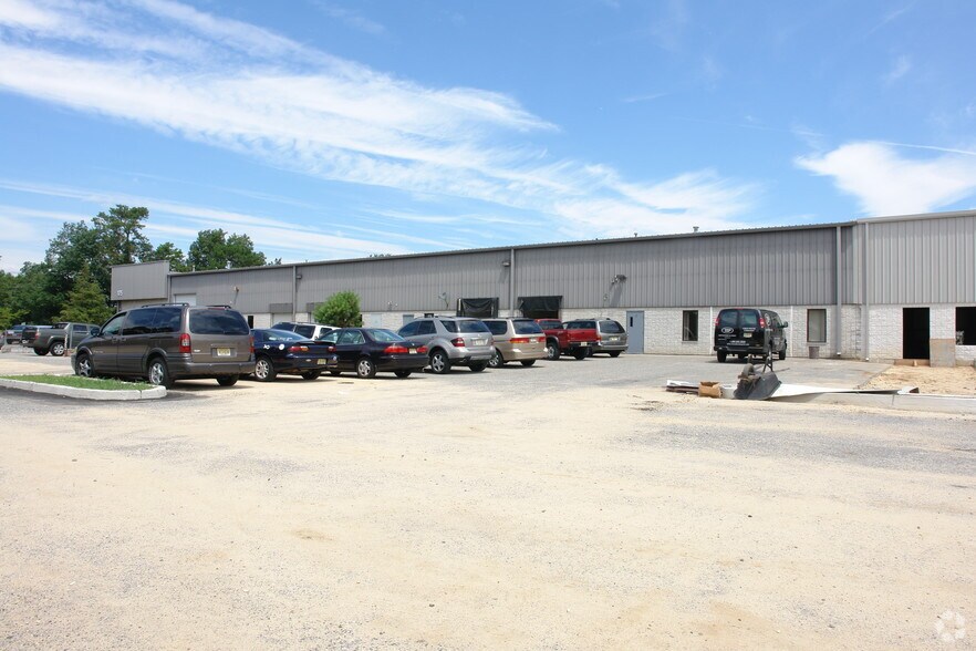 More Photos Of 175 Oberlin Ave N, Lakewood Warehouse For Lease