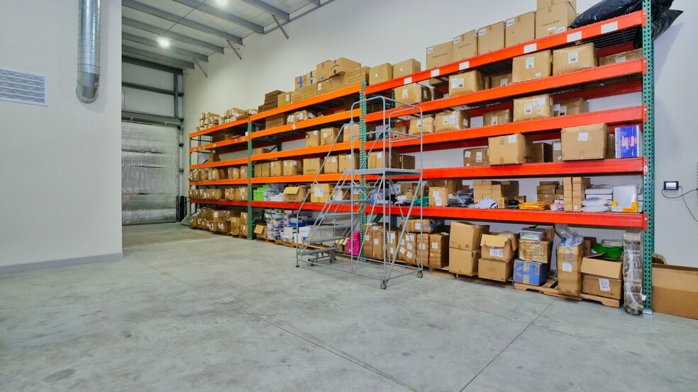 More Photos Of 3730 N Mason Rd, Katy Flex For Lease