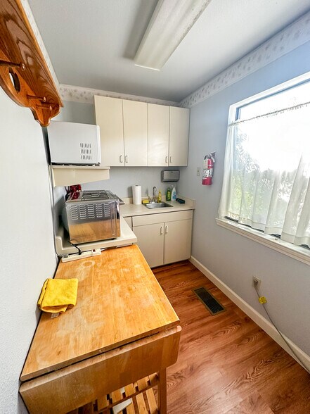 More Photos Of 2161 Ferry St, Anderson Medical For Sale