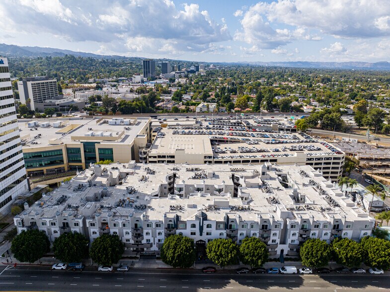 More Photos Of 15301 Ventura Blvd, Sherman Oaks Unknown For Lease