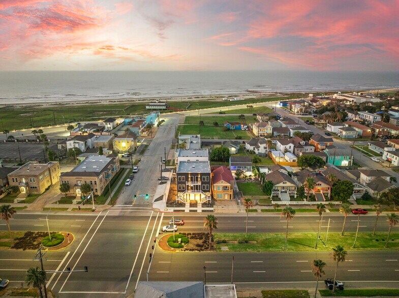 More Photos Of 801 Broadway St, Galveston Apartments For Sale