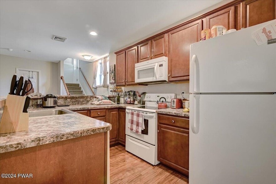 More Photos Of 186 Ledgedale Rd, Lake Ariel Apartments For Sale
