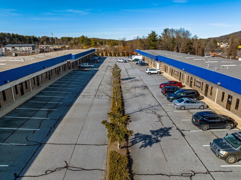 More Photos Of 44 Buck Shoals Rd, Arden Unknown For Lease