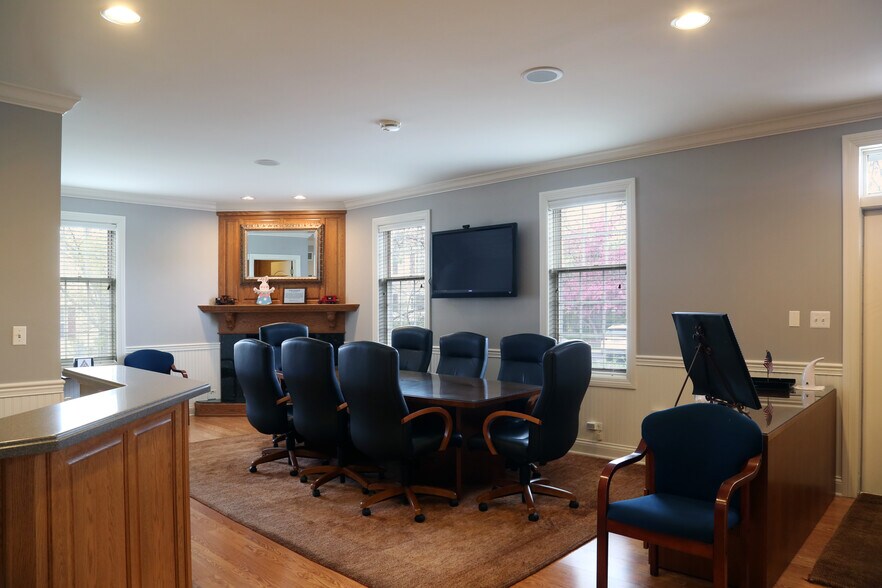 More Photos Of 1621 W Colonial Pky, Palatine Office For Sale