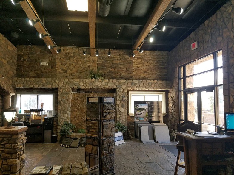 More Photos Of 2601 N Lake Valley Rd, Prescott Valley Warehouse For Lease