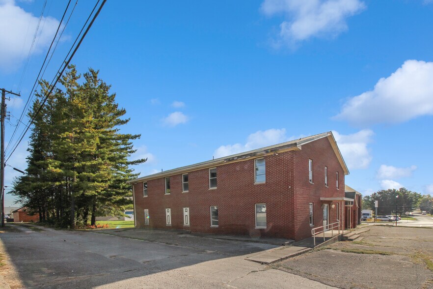 More Photos Of 220 S Main St, Brownstown Office For Sale