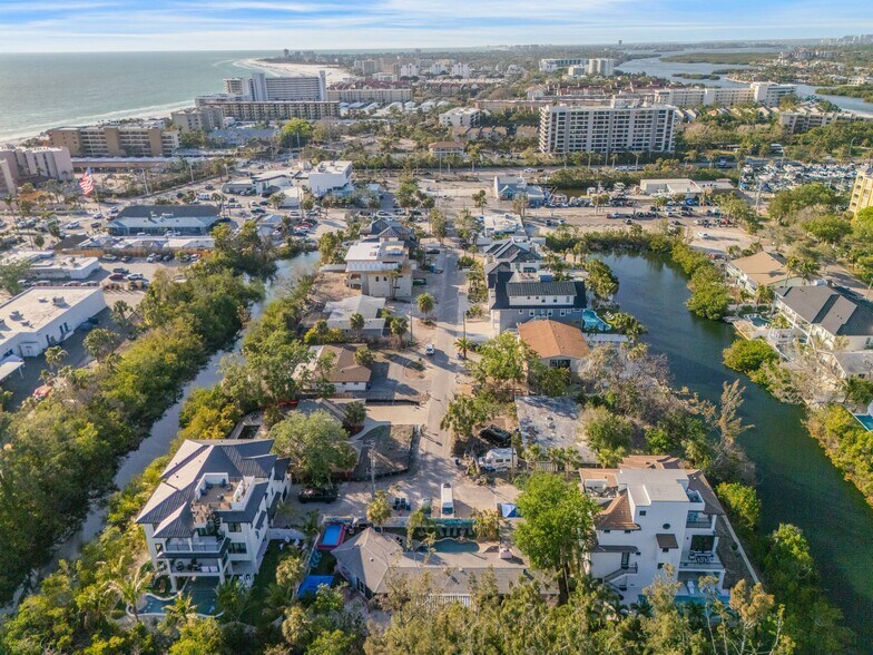 More Photos Of 6550 Sabal Dr, Sarasota Apartments For Sale