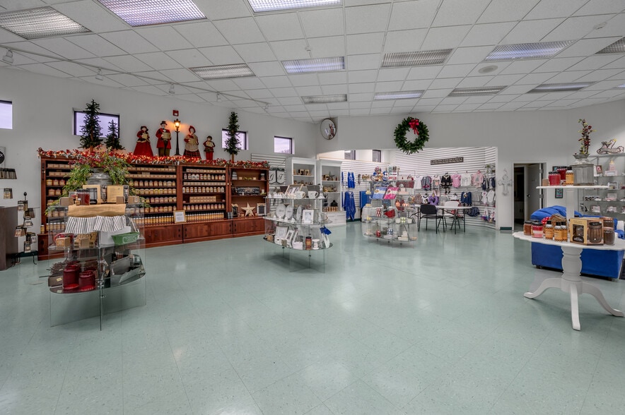 More Photos Of 1629 Ashland Rd, Greenup Freestanding For Sale