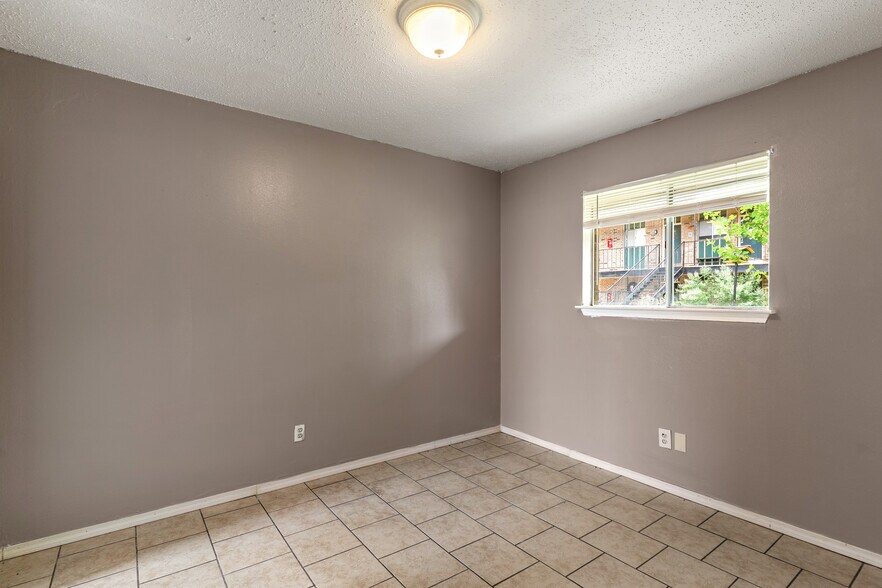 More Photos Of 1031 N Sumner St, Pampa Apartments For Sale